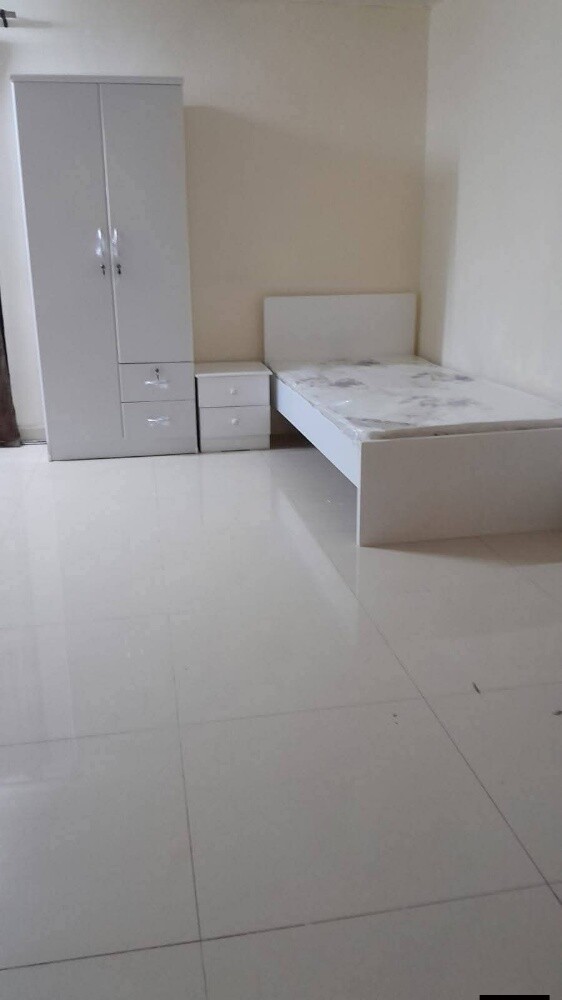 furniture items bed or cabinet - 2