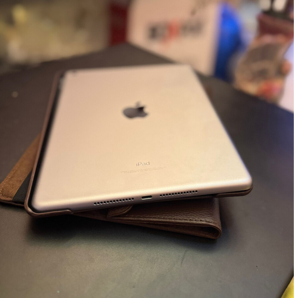 ipad 6th generation USA original  - 6