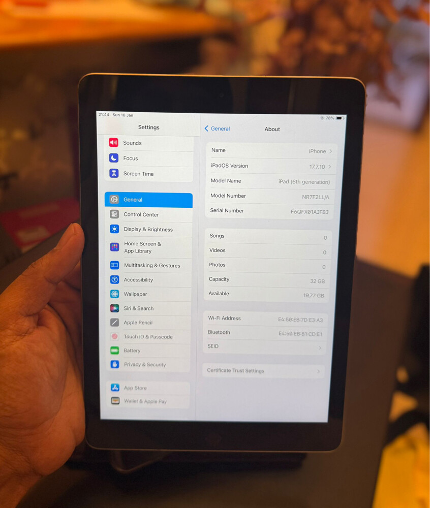 ipad 6th generation USA original  - 8