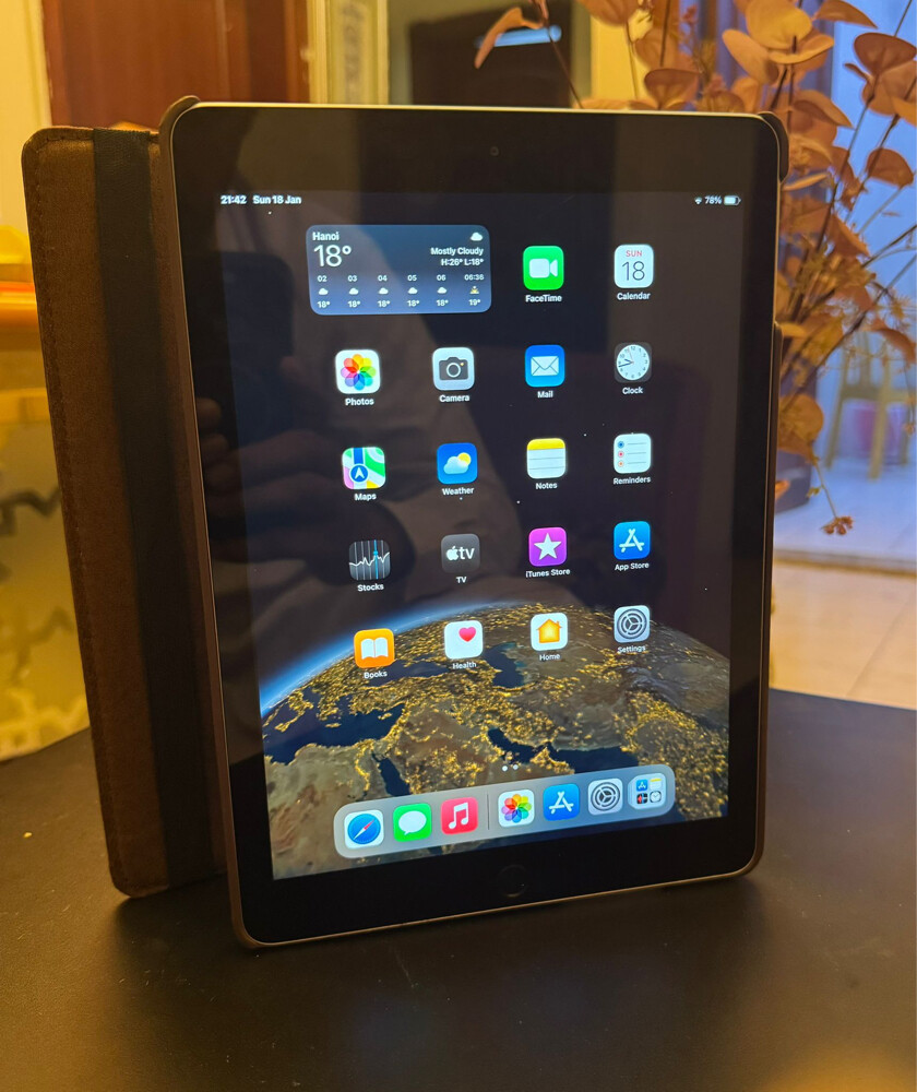 ipad 6th generation USA original  - 1