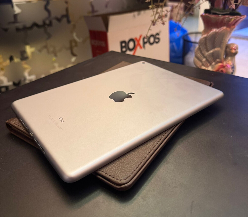 ipad 6th generation USA original  - 7