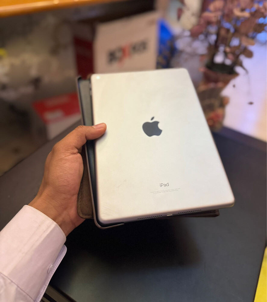 ipad 6th generation USA original  - 5