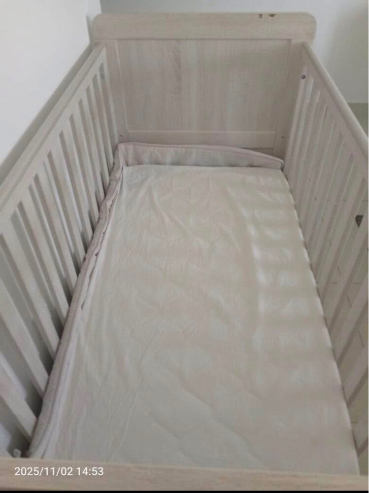 Mamas and papas bed - 1