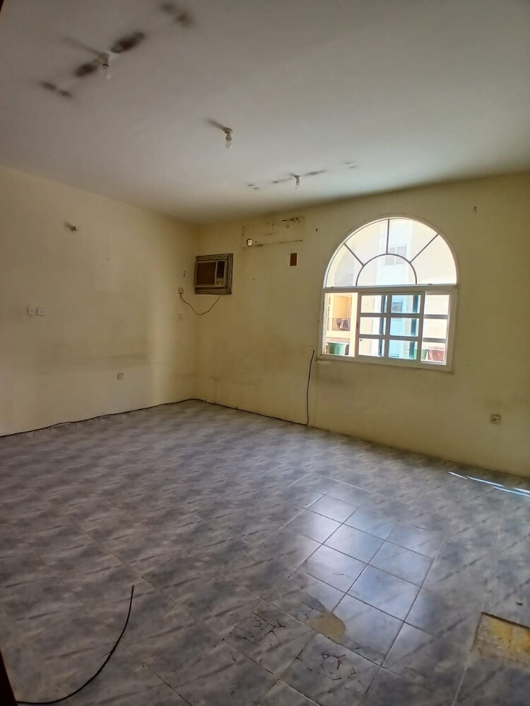 للبيع عماره 4 شقق في المطار - 7