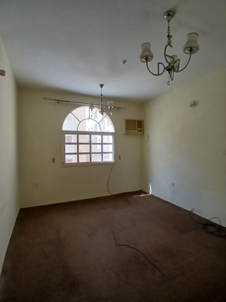 للبيع عماره 4 شقق في المطار - 5