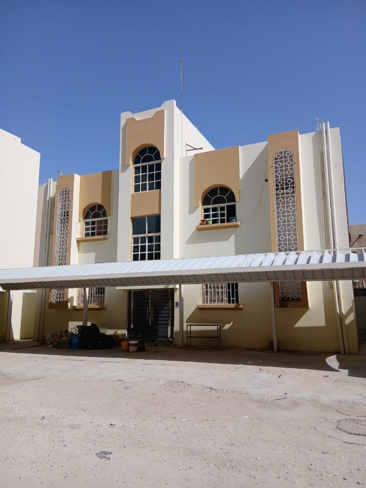 للبيع عماره 4 شقق في المطار - 1