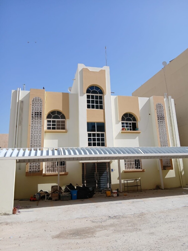 للبيع عماره 4 شقق في المطار - 2