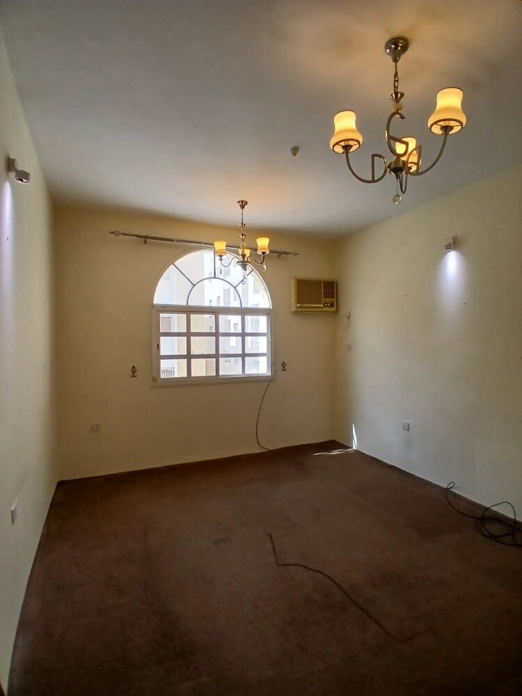 للبيع عماره 4 شقق في المطار - 6