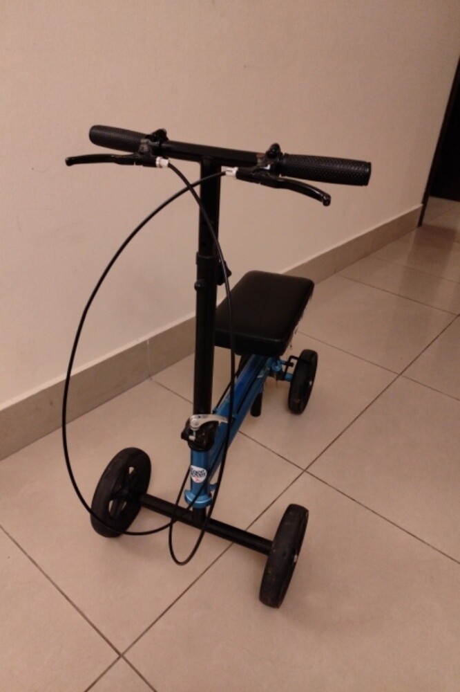 Knee scooter - 2