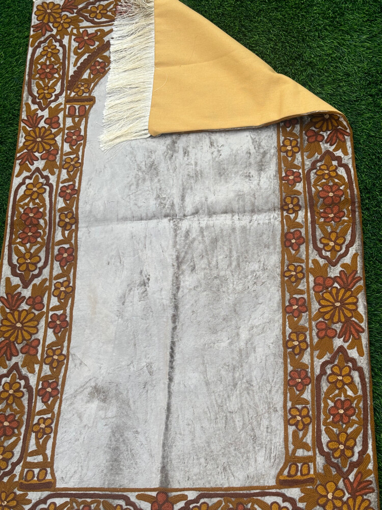 handmade kashmiri prayer mats  - 8