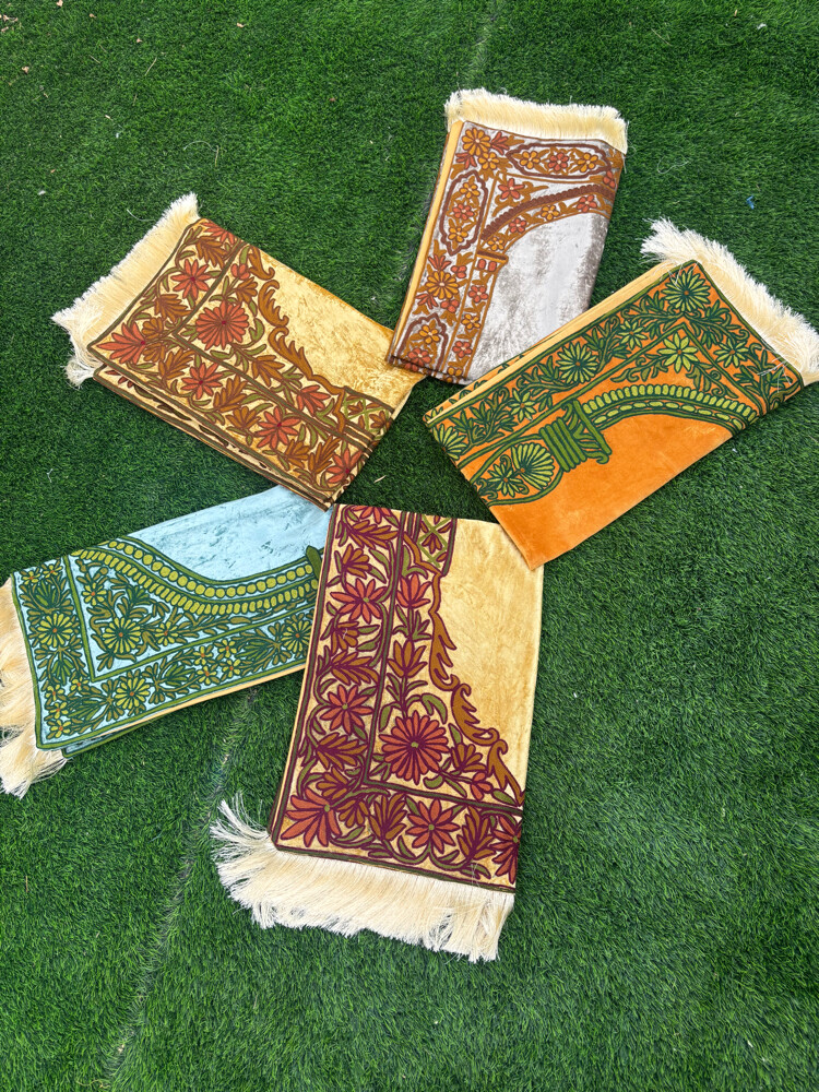 handmade kashmiri prayer mats  - 13