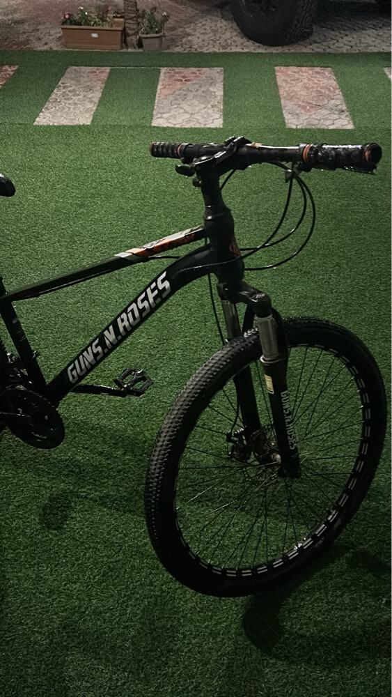 Black and red bike - 6