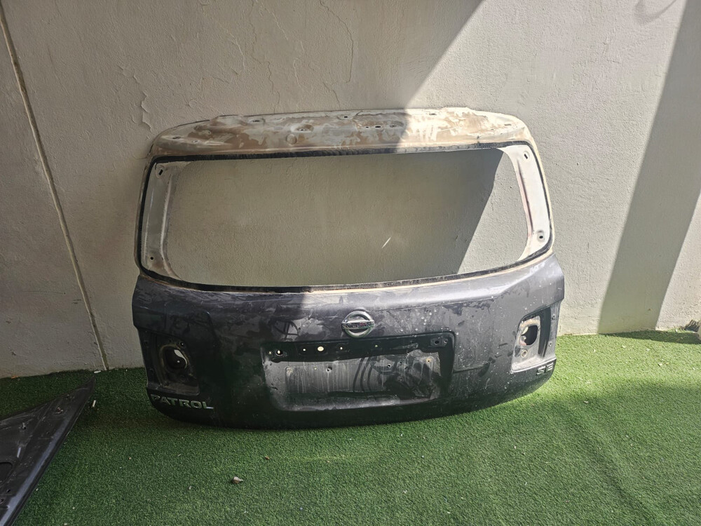 Nissan body parts  - 5