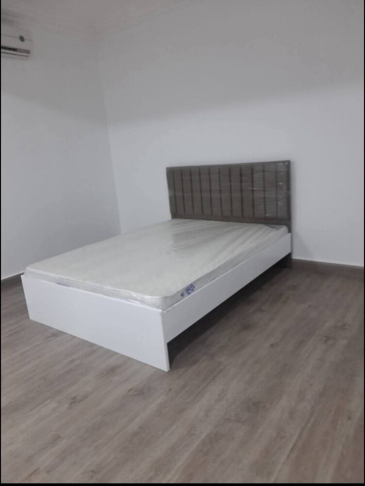 Clothes Queen Bed With mattersss - 3