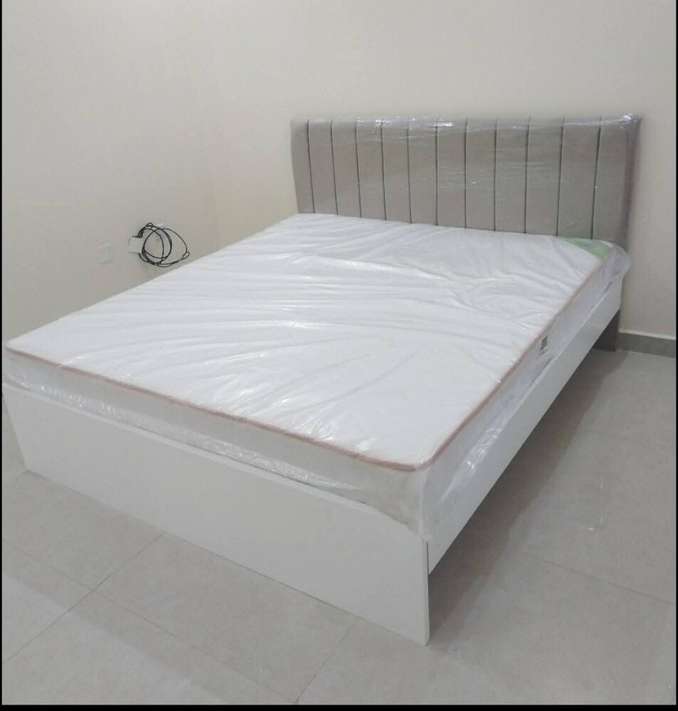 Clothes Queen Bed With mattersss - 2