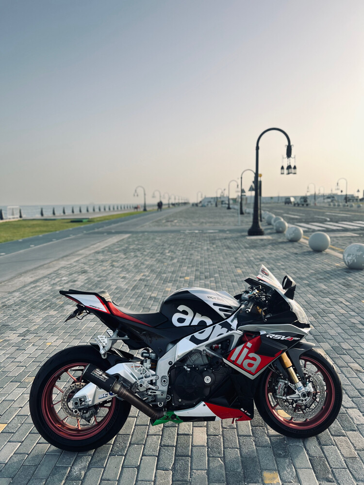 Aprilia RSV4 - 1