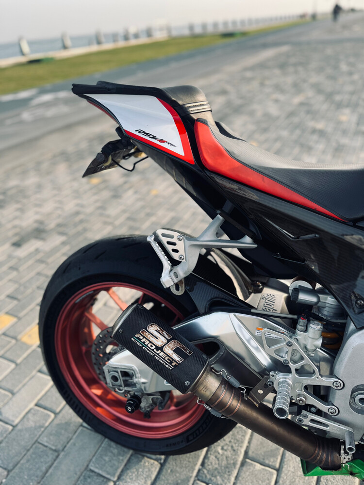 Aprilia RSV4 - 9
