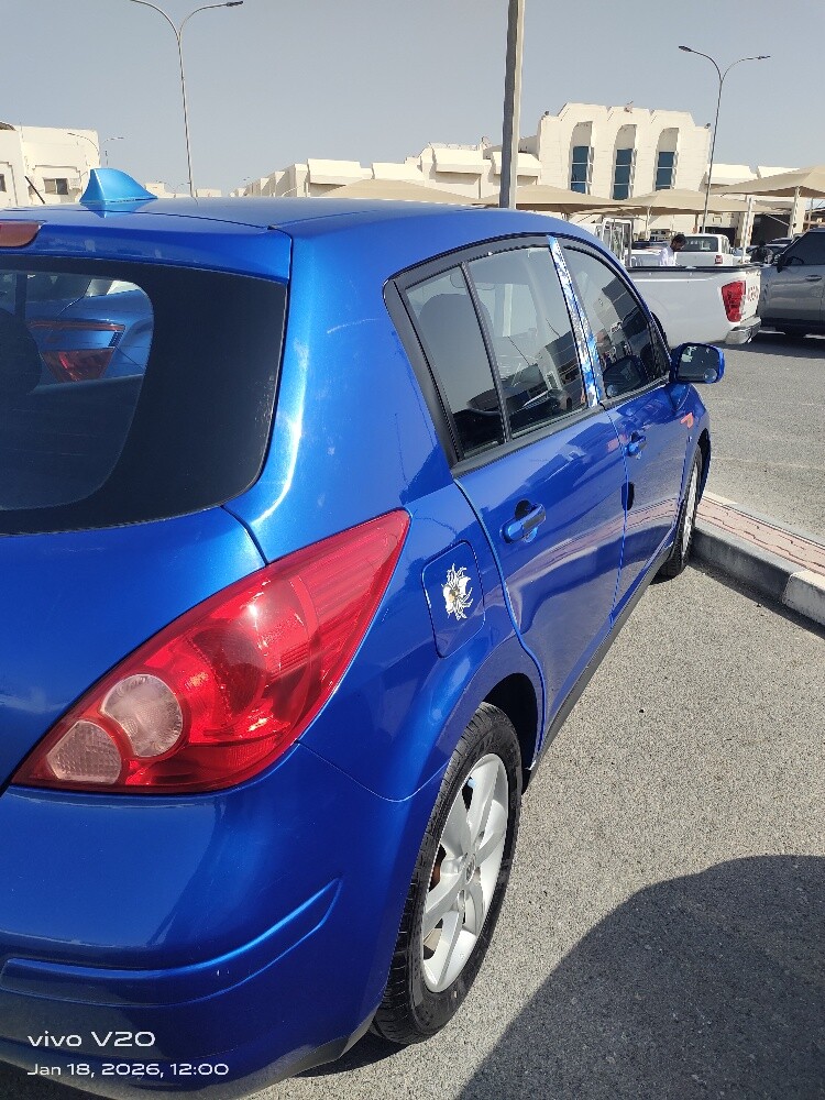 Nissan tiida hatchback - 2