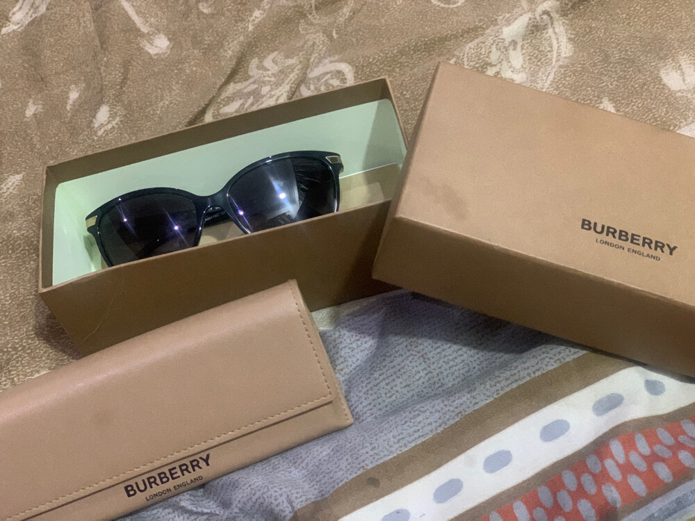 burberry london england glass  - 2