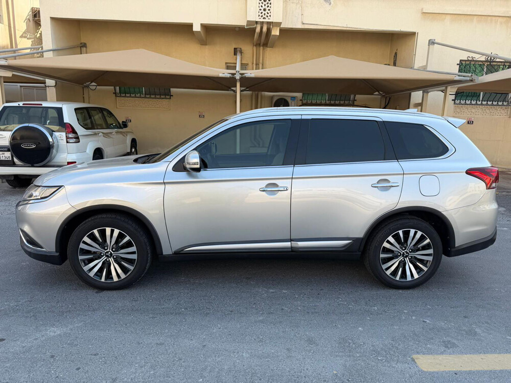 MITSUBISHI OUTLANDER 2020 MODEL - 2