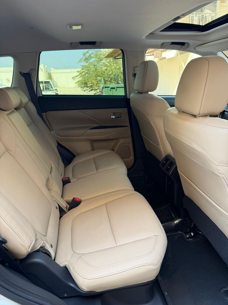 MITSUBISHI OUTLANDER 2020 MODEL - 9