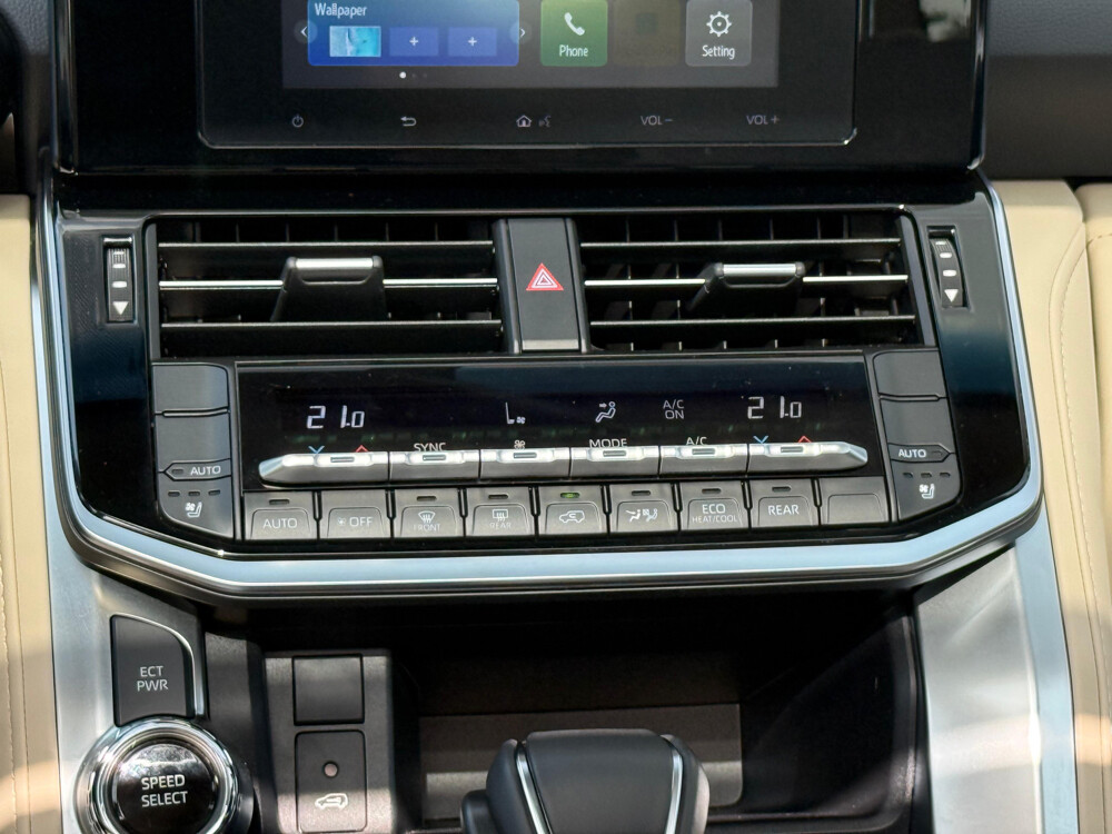 Land Cruiser GXR black 2025 — photo 10 for sale in Qatar