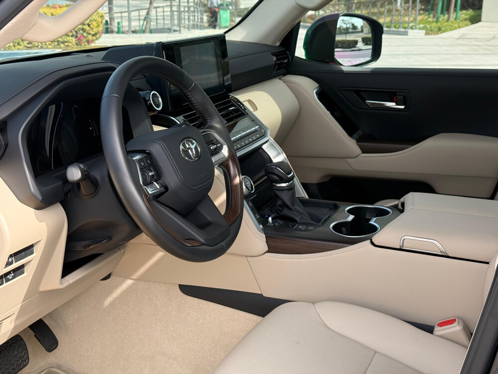 Land Cruiser GXR black 2025 — photo 9 for sale in Qatar