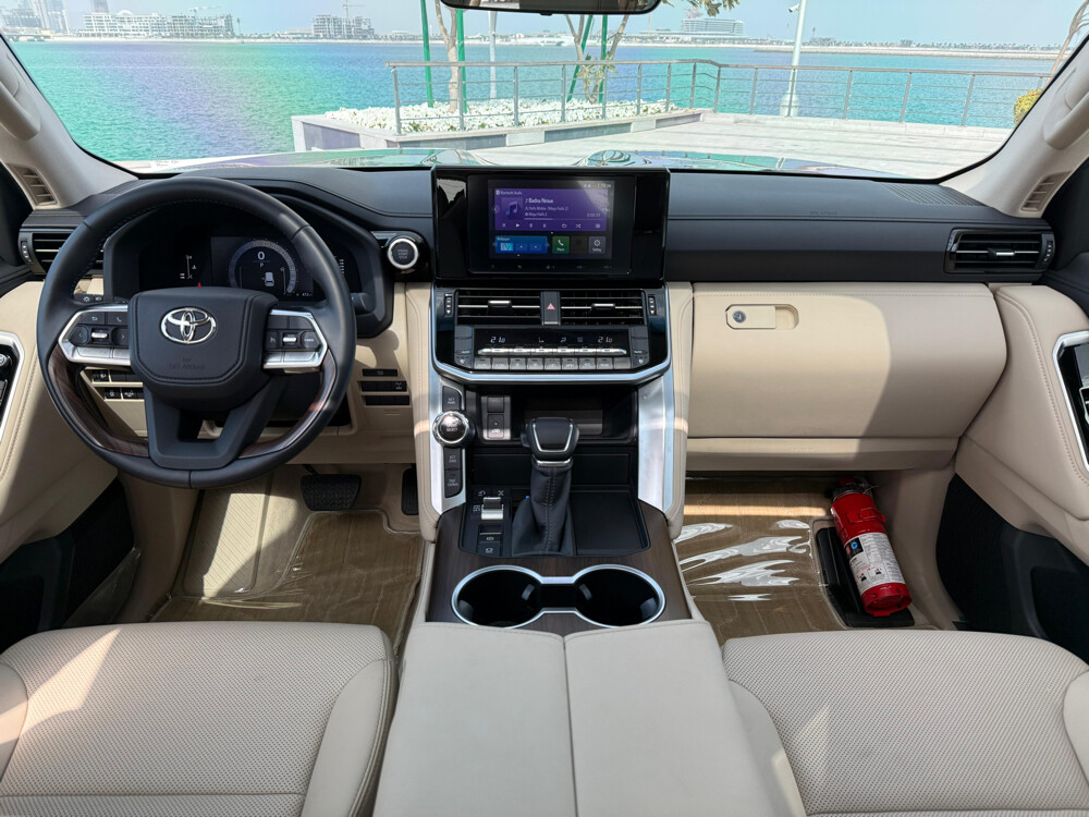 Land Cruiser GXR black 2025 — photo 8 for sale in Qatar