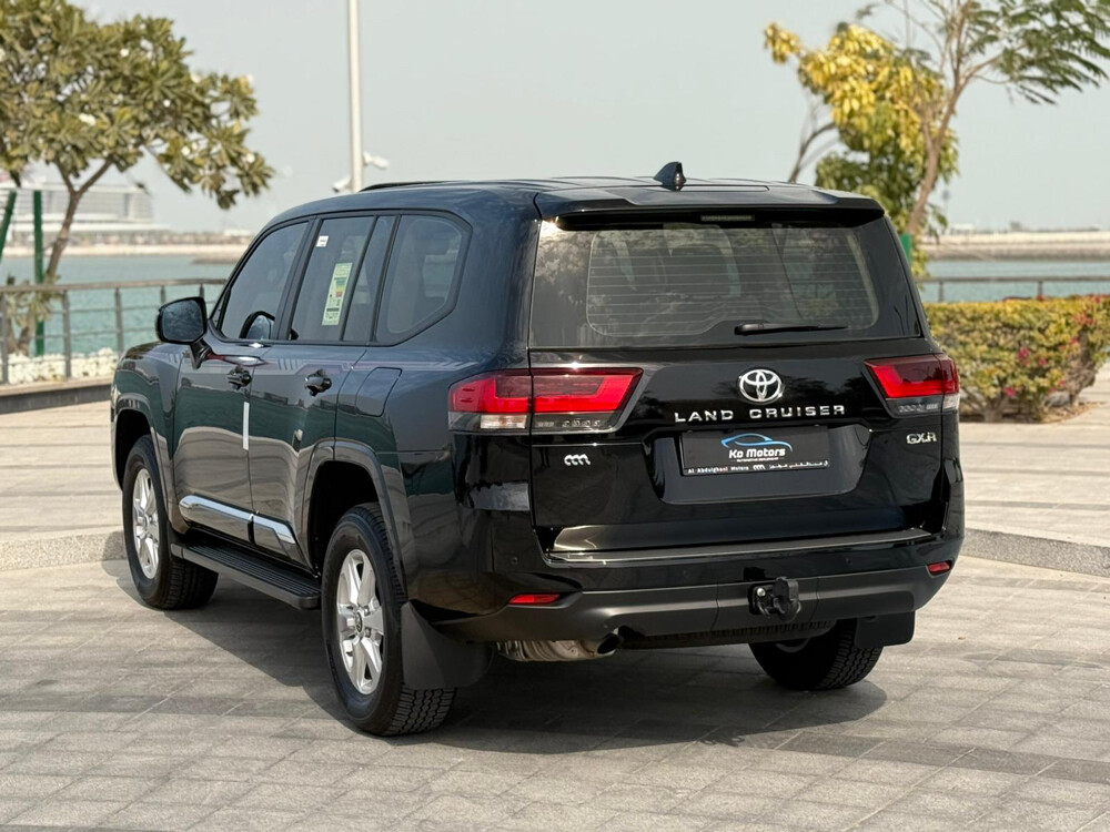 Land Cruiser GXR black 2025 — photo 6 for sale in Qatar