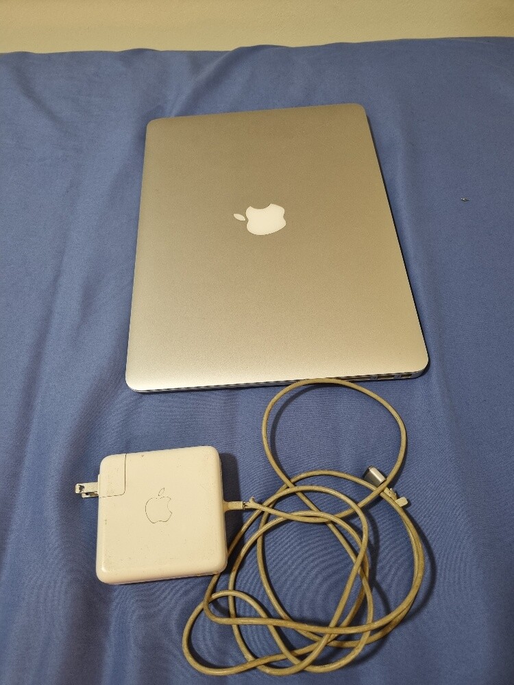 Used Macbook Air 2015 - 4
