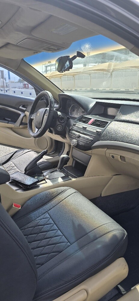 HONDA ACCORD COUPE - 2010 -V6 — photo 12 for sale in Qatar