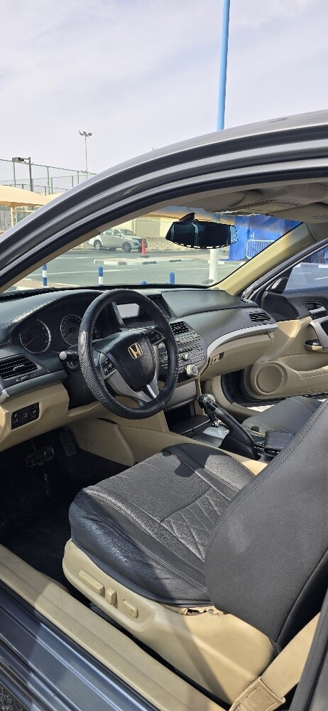 HONDA ACCORD COUPE - 2010 -V6 — photo 13 for sale in Qatar