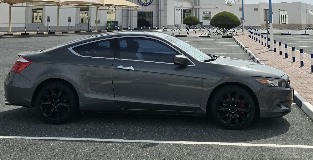 HONDA ACCORD COUPE - 2010 -V6 — photo 3 for sale in Qatar
