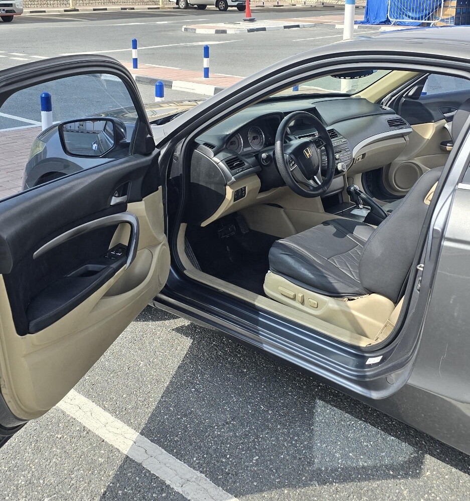 HONDA ACCORD COUPE - 2010 -V6 — photo 8 for sale in Qatar