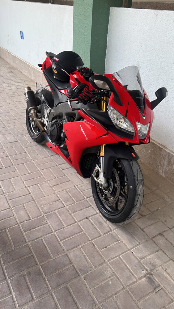 Aprillia RSV4  - 6