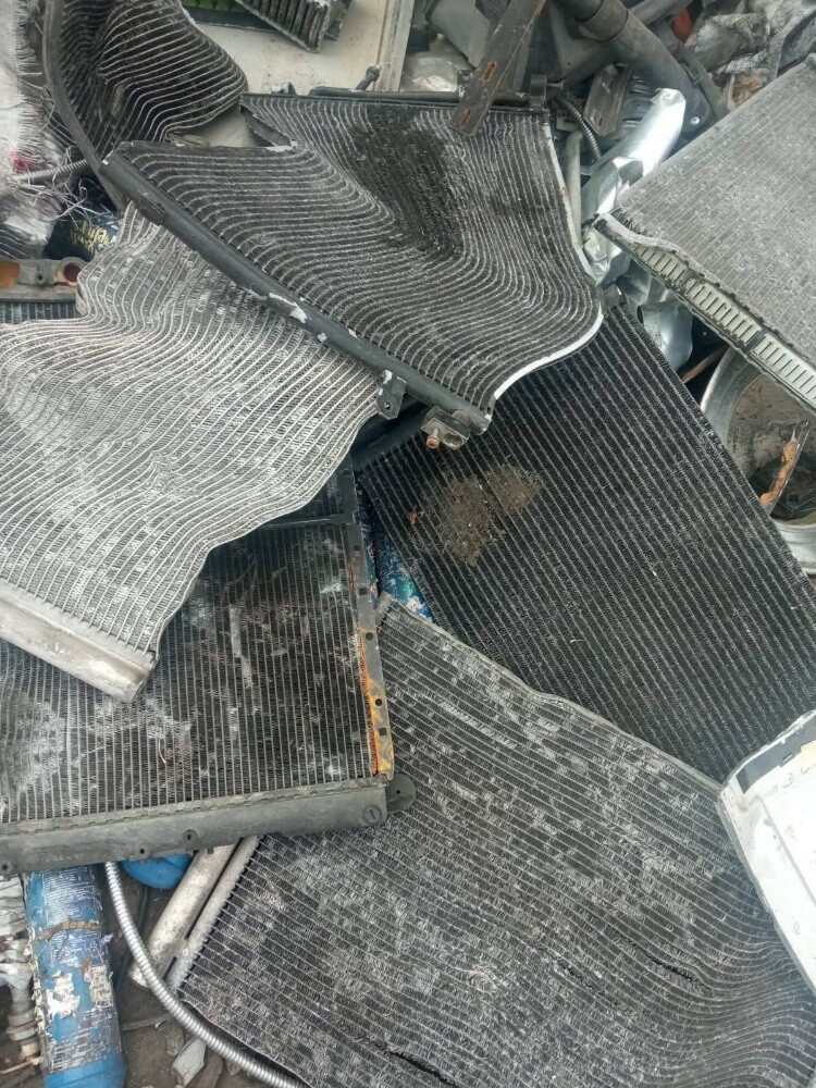 نحن نشتري كابل الخردة، وجميع المواد غير المرغوب فيها تقوم أيضًا بأعمال الهدم 70385288 - 4