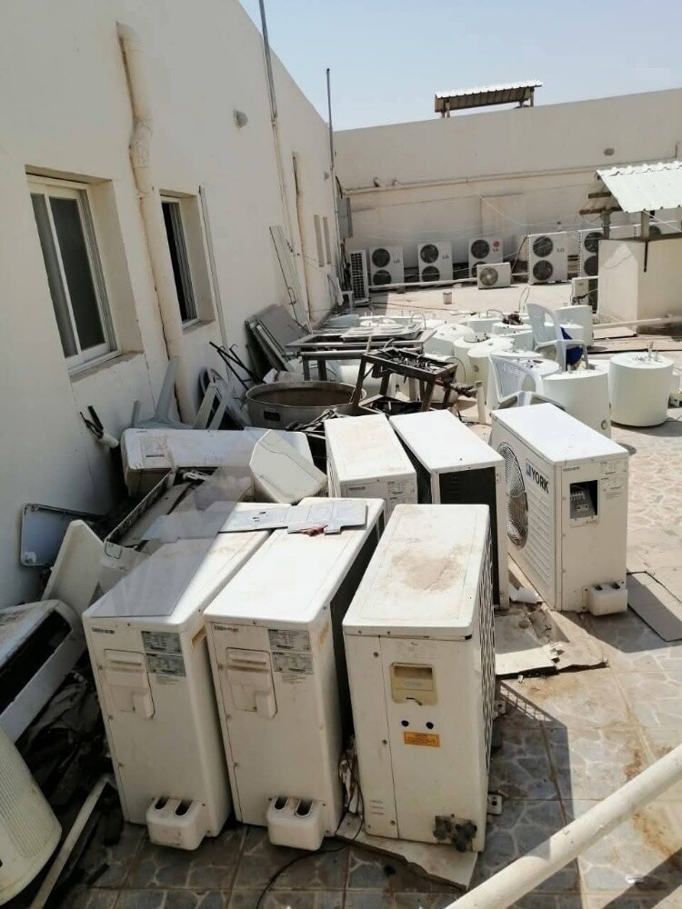 نحن نشتري كابل الخردة، وجميع المواد غير المرغوب فيها تقوم أيضًا بأعمال الهدم 70385288 - 1