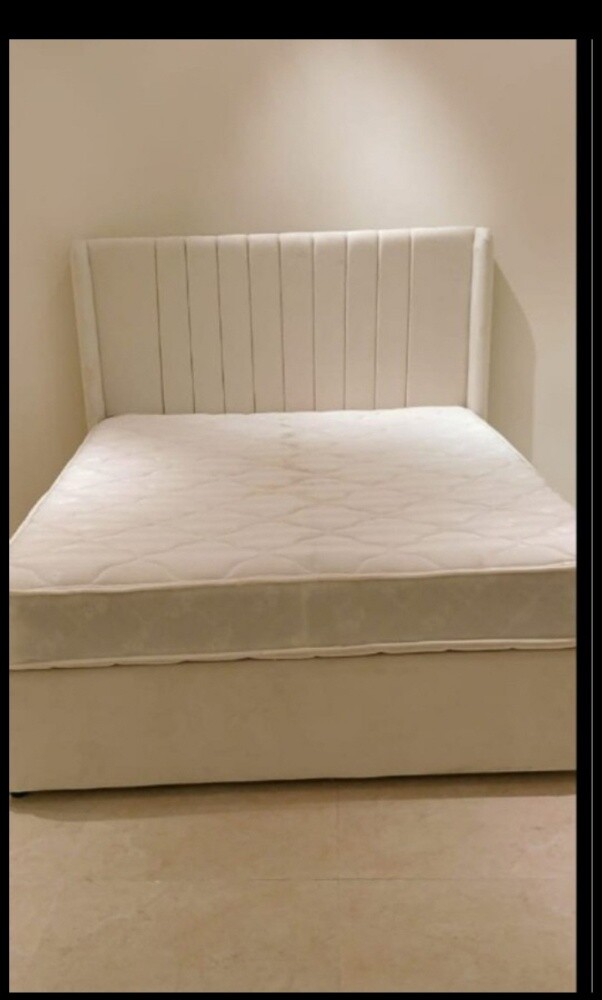 Double bed, single bed available - 2