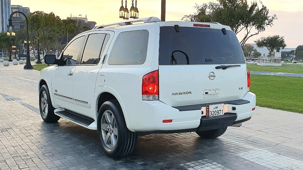 Nissan Armada LE very very clean - 7