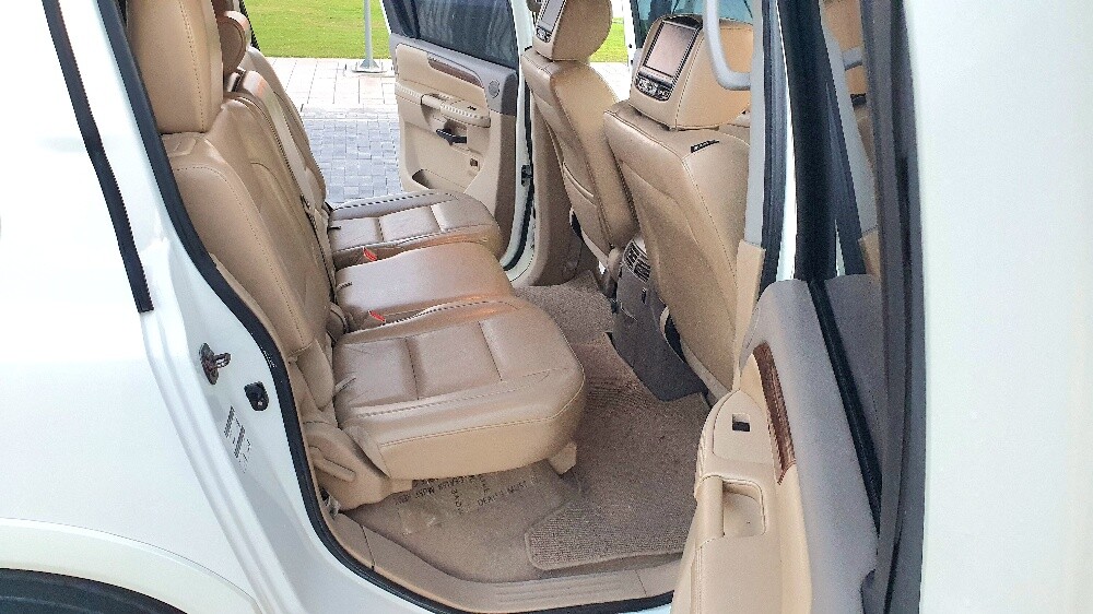 Nissan Armada LE very very clean - 13
