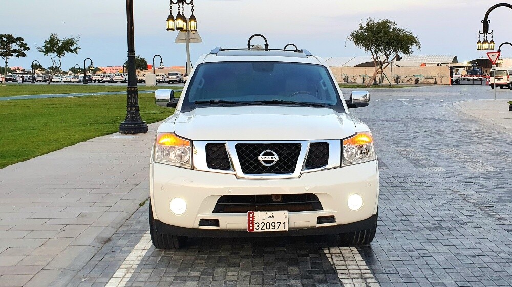 Nissan Armada LE very very clean - 2