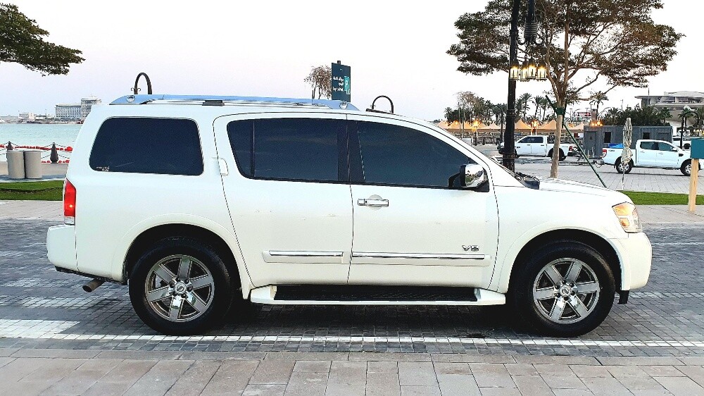 Nissan Armada LE very very clean - 5