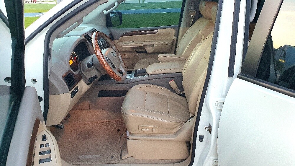 Nissan Armada LE very very clean - 11