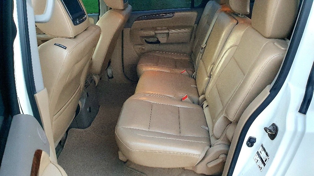 Nissan Armada LE very very clean - 10
