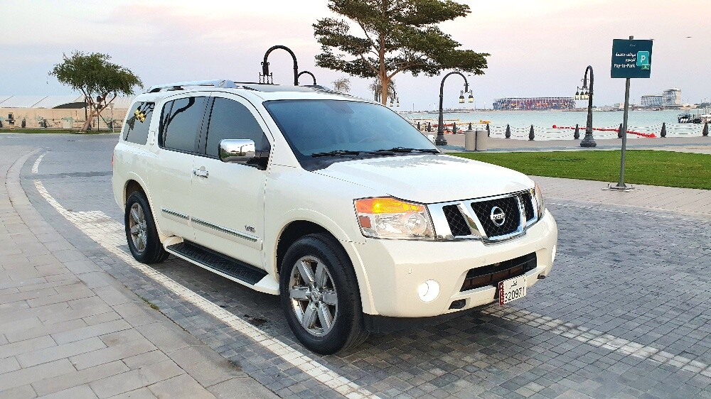 Nissan Armada LE very very clean - 1
