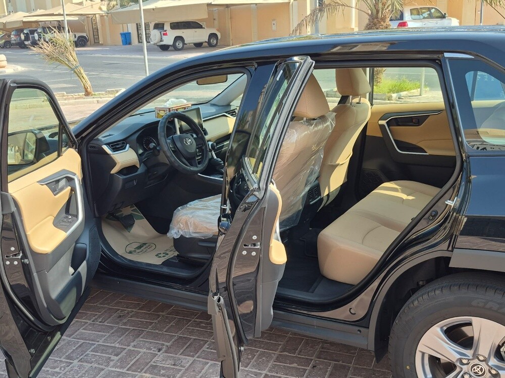 For sale: 2025 RAV4, a good oppor - 4