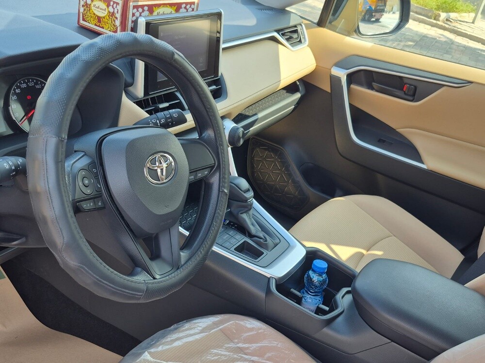 For sale: 2025 RAV4, a good oppor - 3