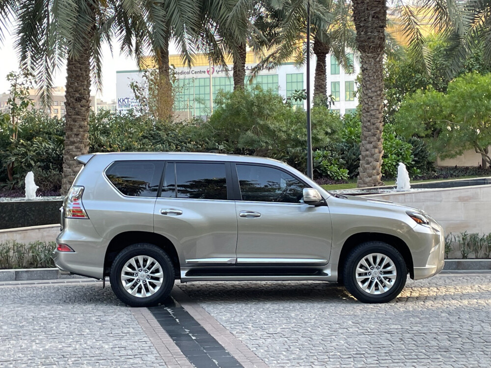 Lexus GX460 2023 — photo 3 for sale in Qatar