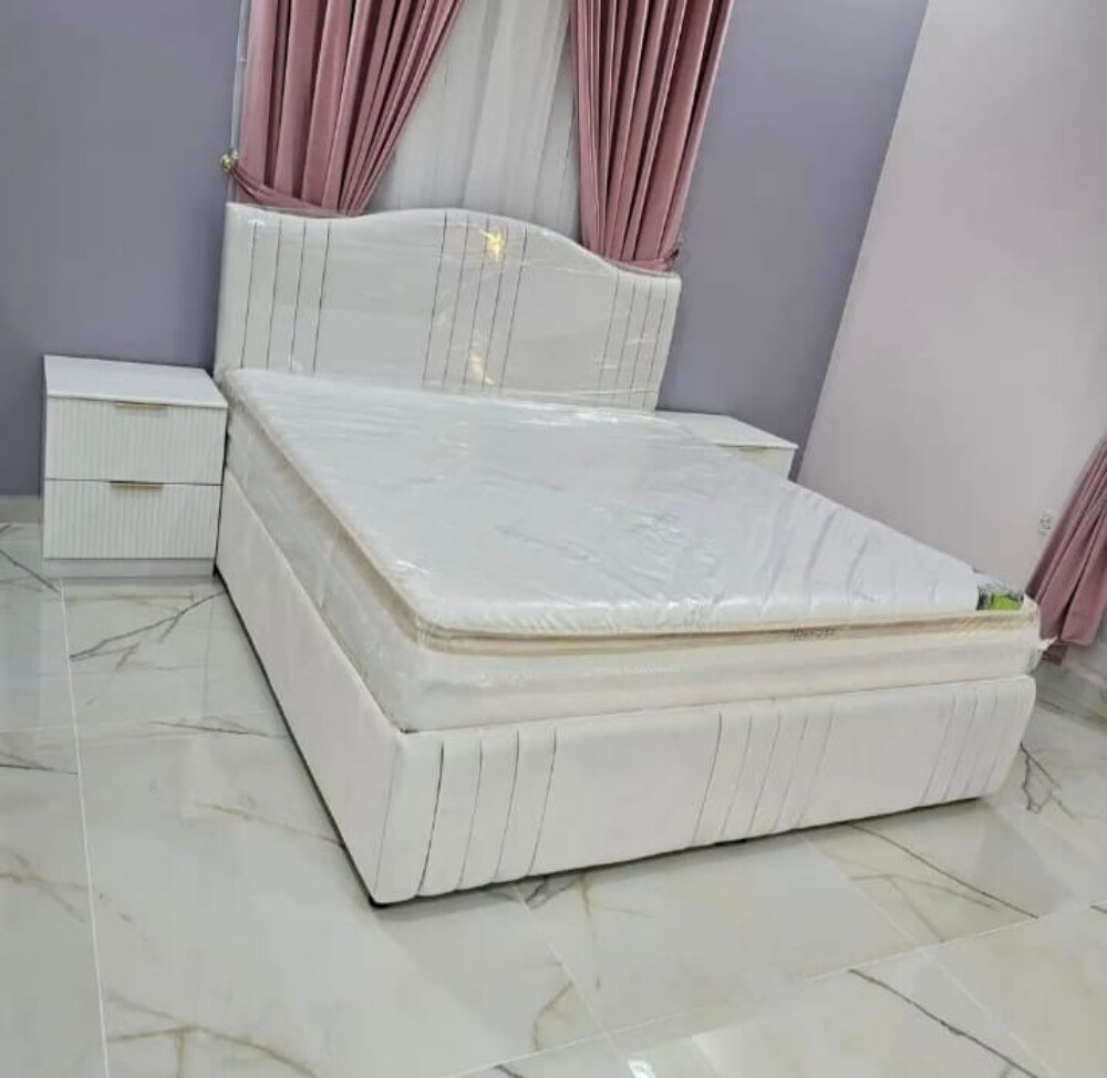 سرير مزدوج مع مرتبة وفرش. - 3