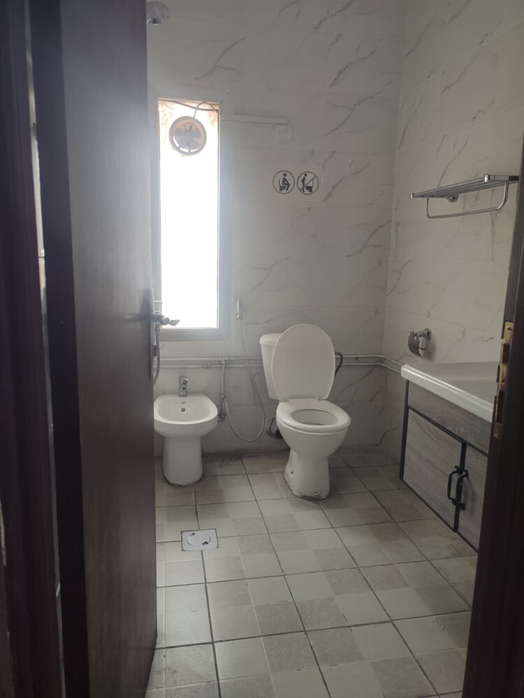 shop and office for rent - 27